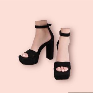 NIB Good American Platform Sandals chunky black suede heels